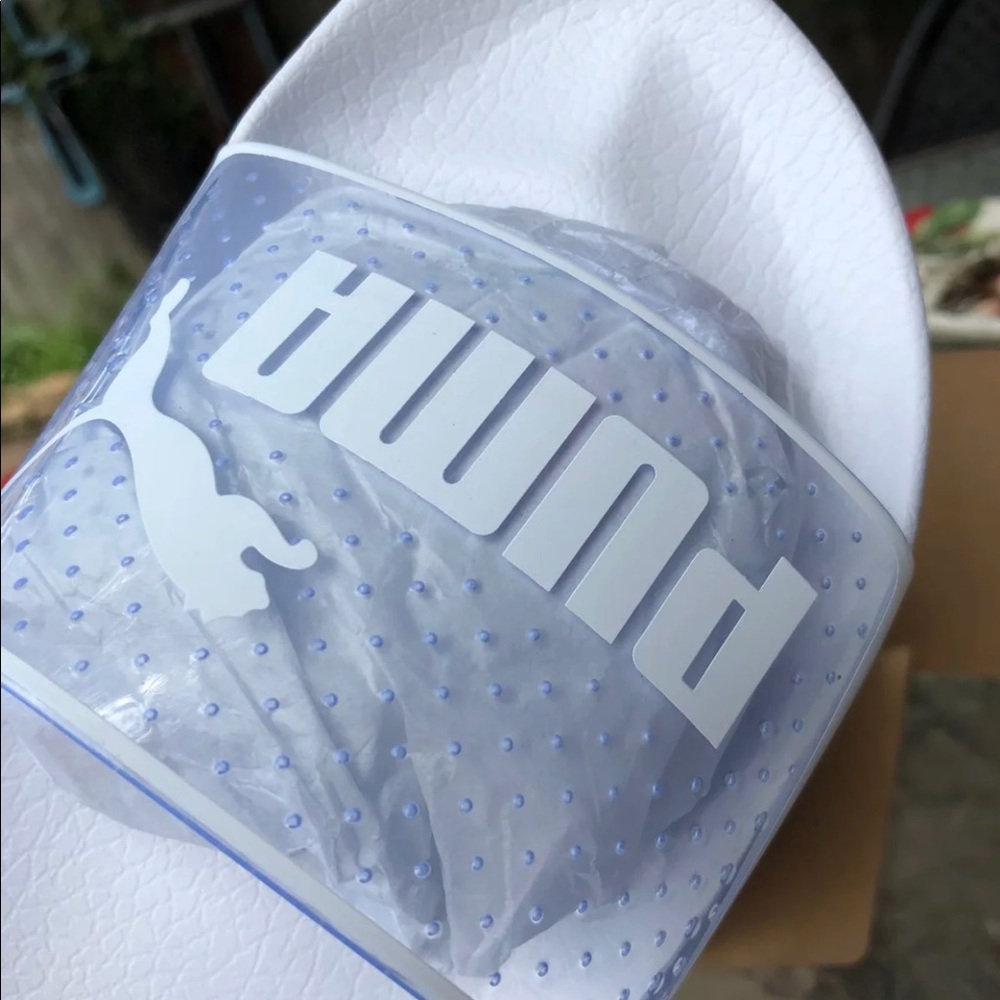 white puma slides ( comes w box )